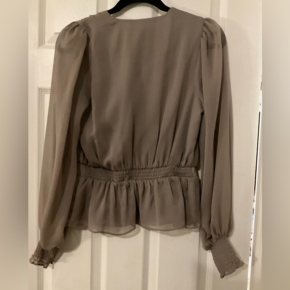 Express V-neck Smocked Cuff Peplum Top NWT Size Small - Picture 5 of 7